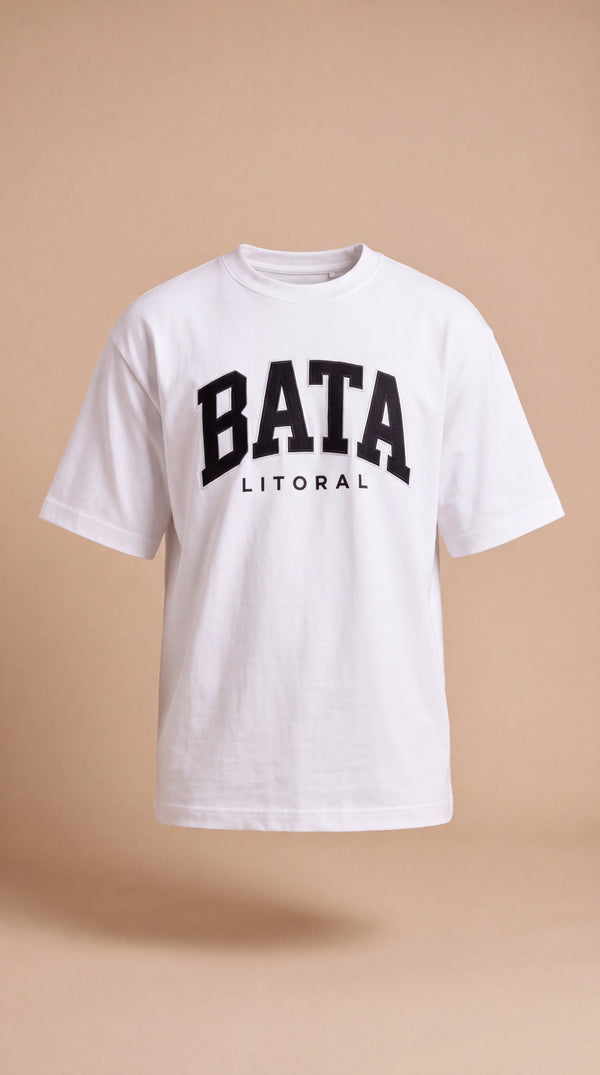 Camiseta Bata bordada en negro - Unisex