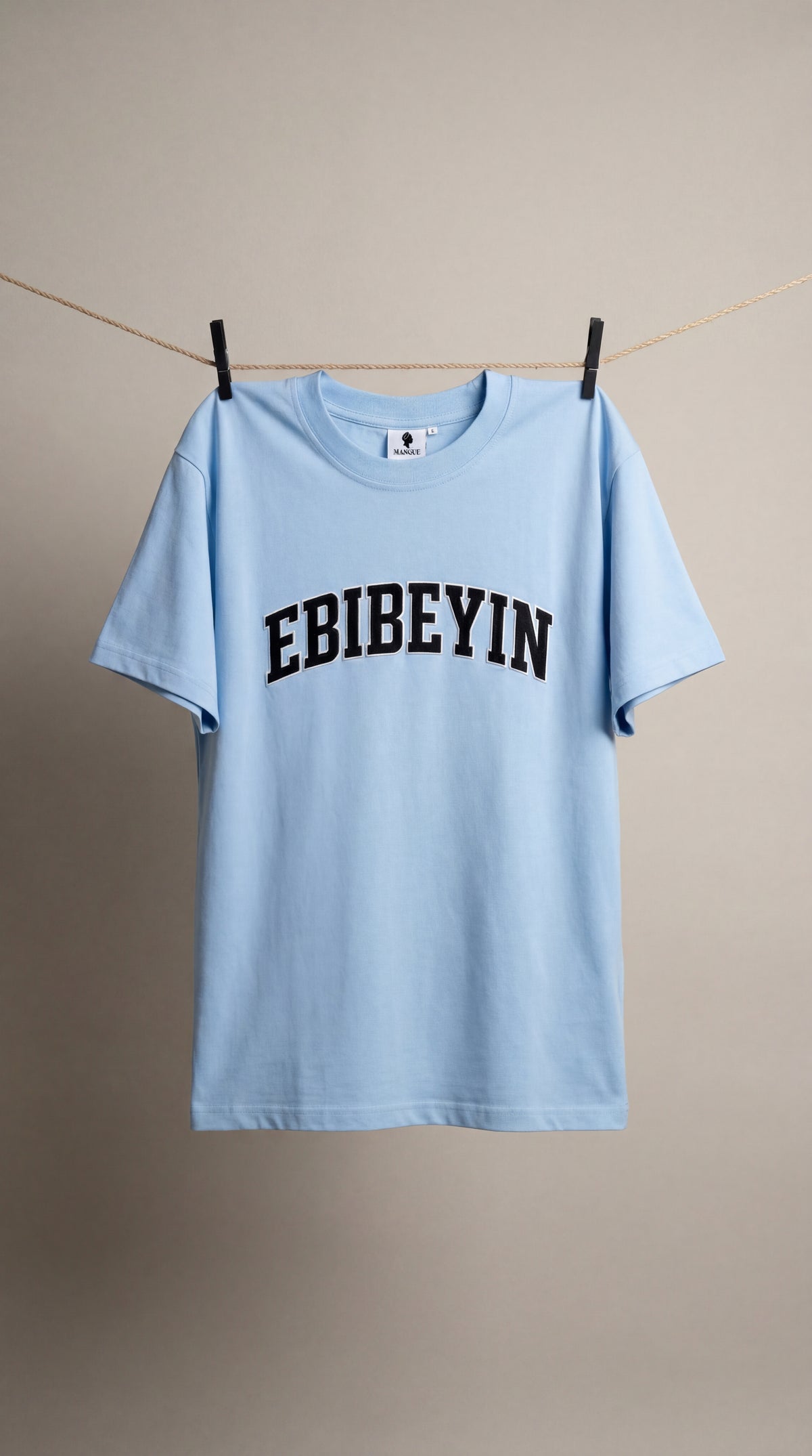 Camiseta Ebibeyin bordada en negro - Unisex