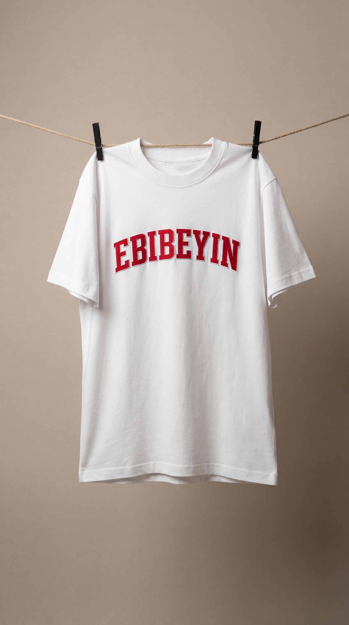Camiseta Ebibeyin bordada en granate - Unisex