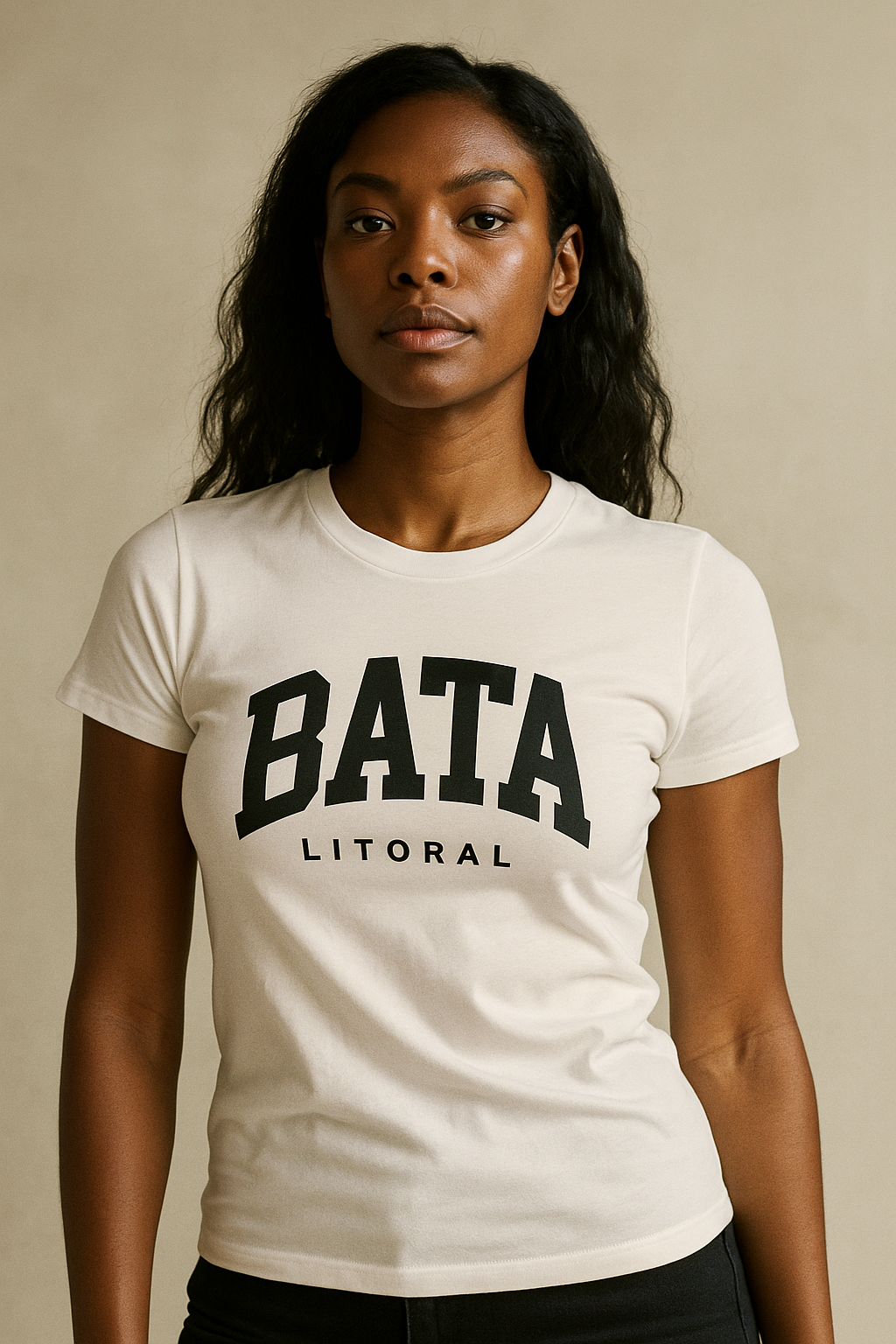 Camiseta Bata bordada en negro - Unisex